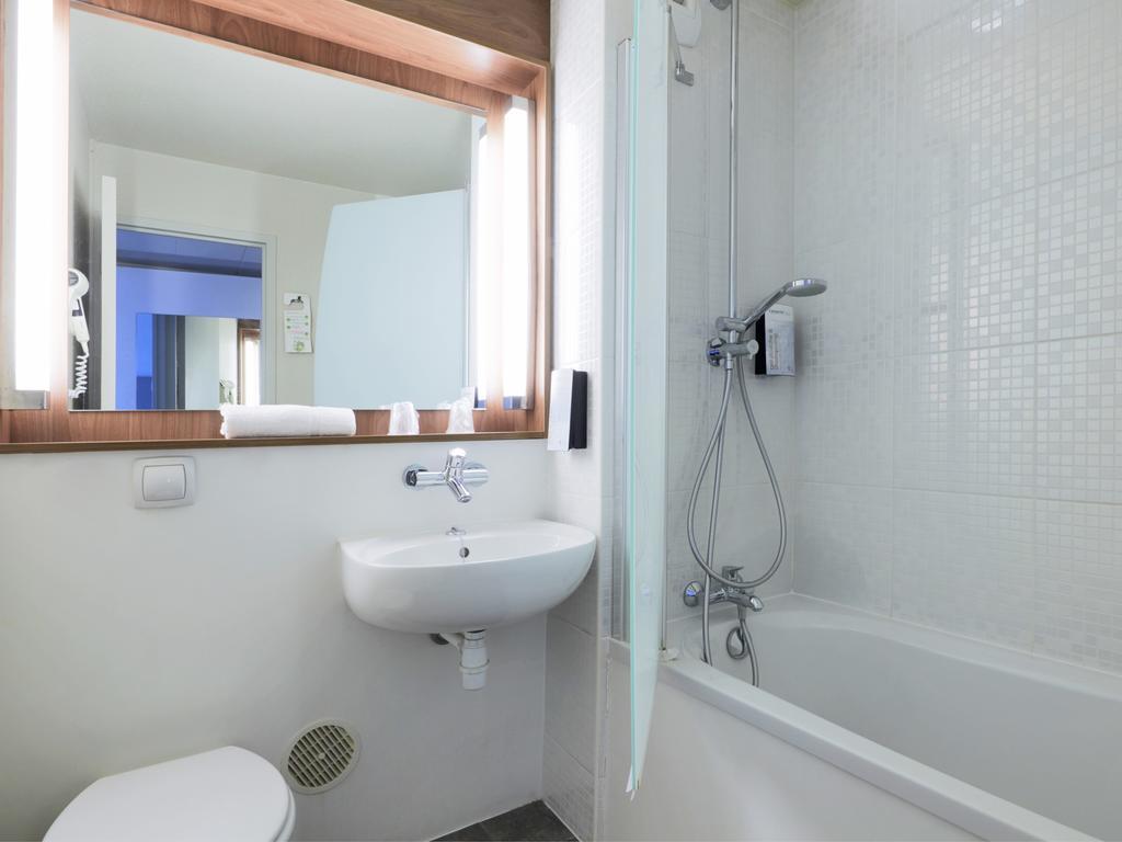 Campanile Gueret Hotell Eksteriør bilde